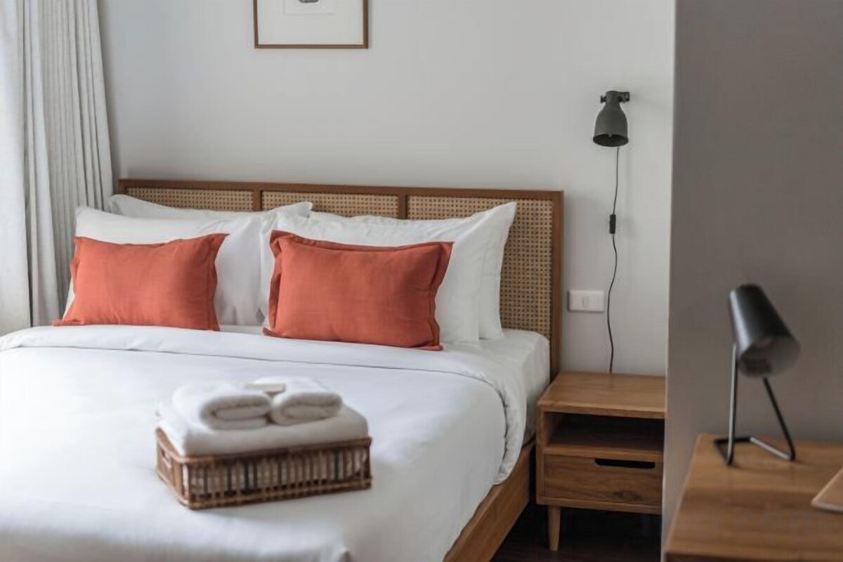 Egyptian cotton sheets, premium bedding, down comforters