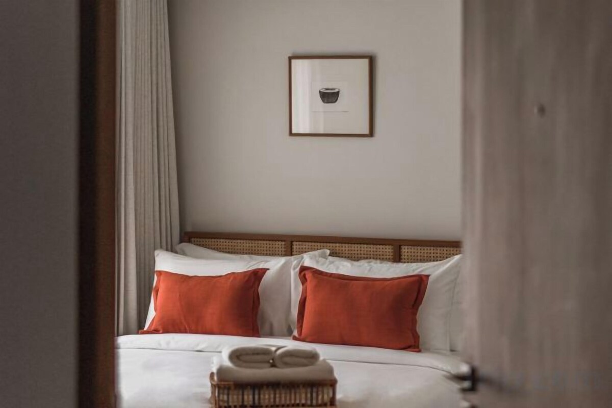 Egyptian cotton sheets, premium bedding, down comforters