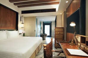 Premier Room Pool Access | Minibar, in-room safe, desk, soundproofing - The Barracks Hotel Sentosa by Far East Hospitality (Singapore)
