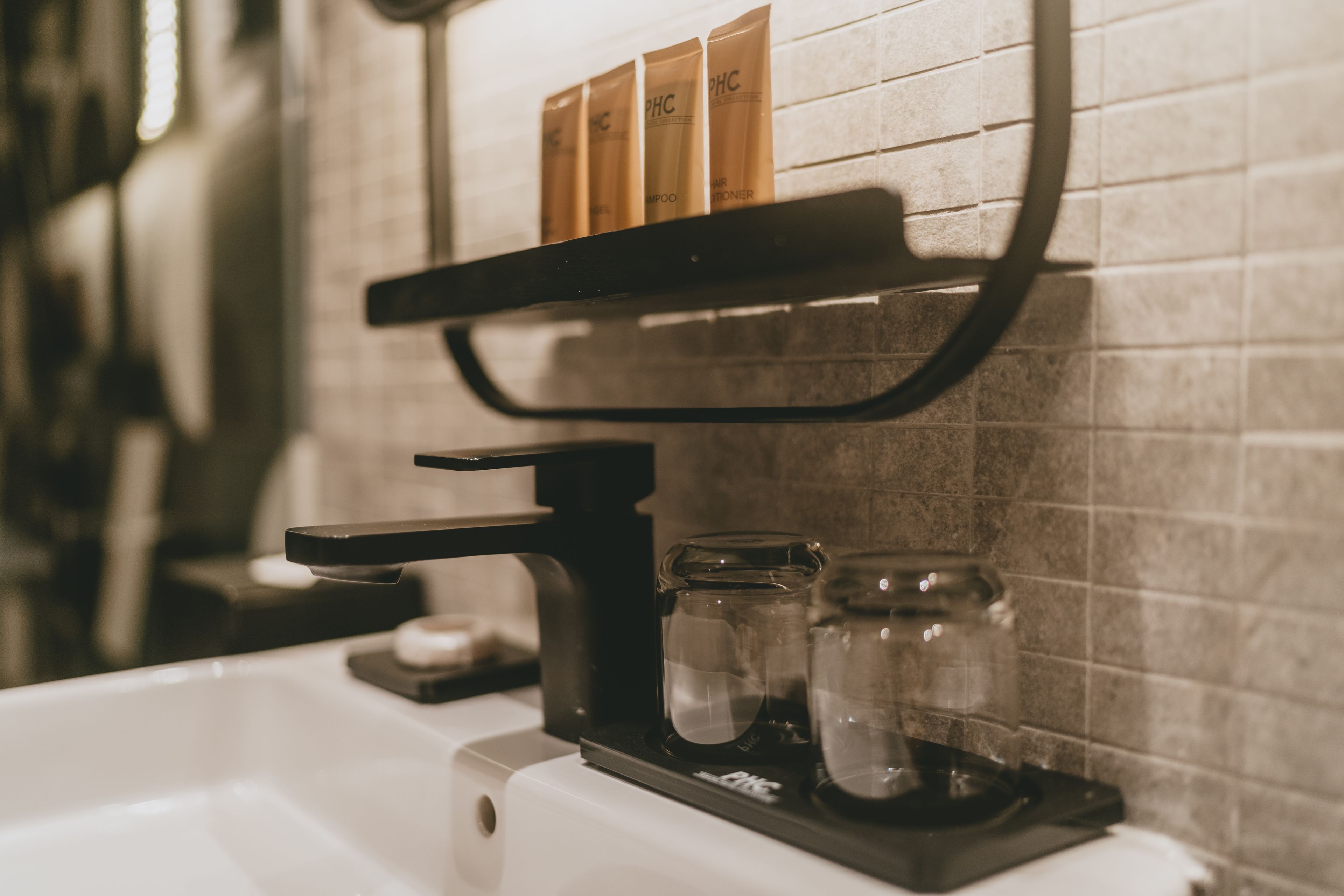 shower, free toiletries, hair dryer, bidet