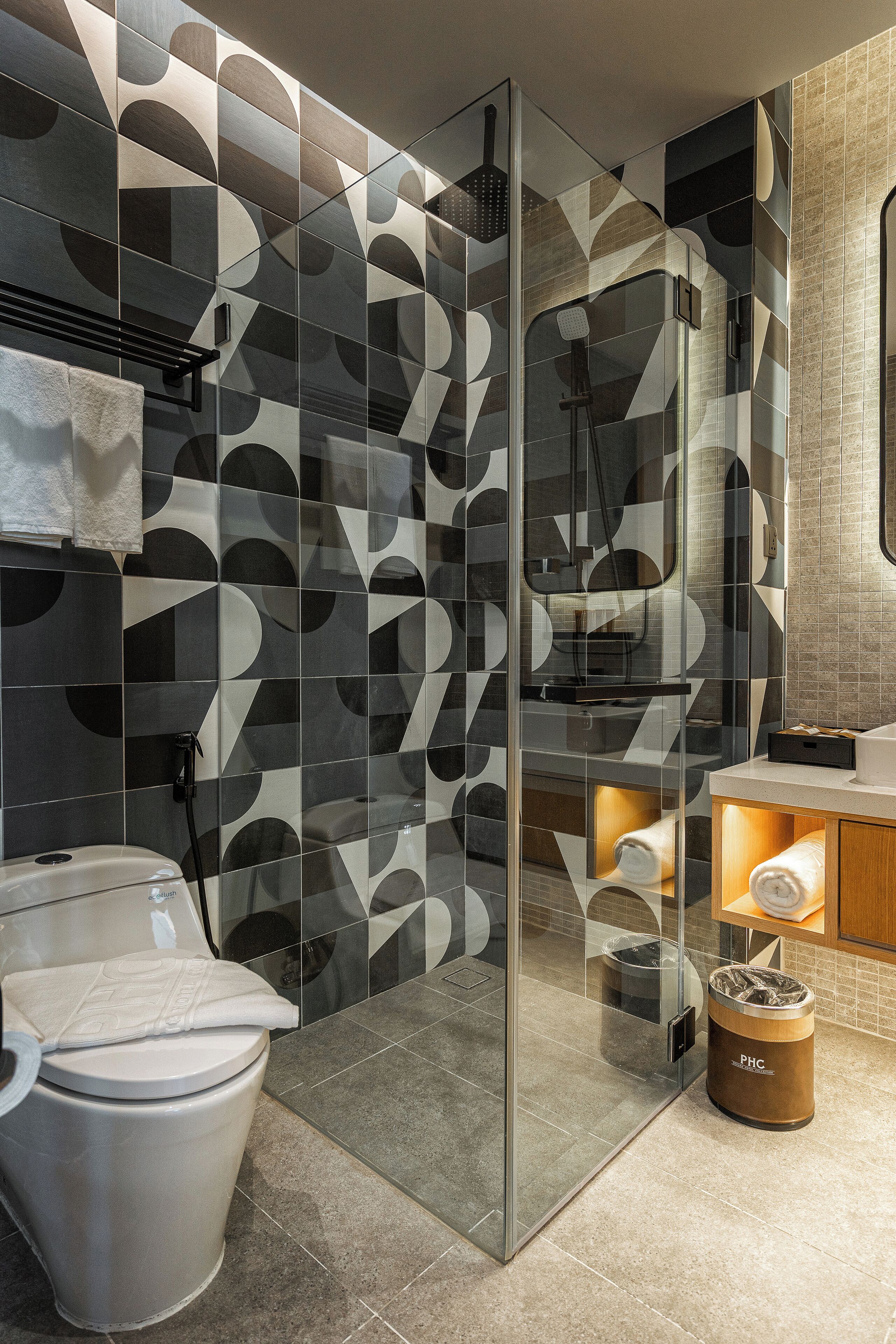 shower, free toiletries, hair dryer, bidet