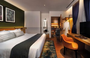 Minibar, in-room safe, desk, laptop workspace - Macalister Hotel Managed By The Ascott Limited (George Town)