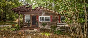 Waterfront Walden's Creek•Hot Tub•Deck Firepit•10 min from Pigeon Forge