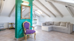 Royal Suite, Sea View | Living area - Affittacamere Greed (Rome)