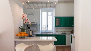Royal Suite, Sea View | Living area - Affittacamere Greed (Rome)