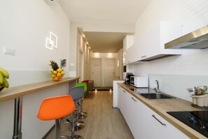 Placa de cocina y utensilios de cocina