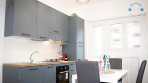 Camera con letto matrimoniale o 2 letti singoli, bagno privato | Cucina privata