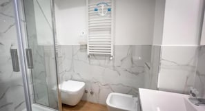 Double or Twin Room, Private Bathroom | Bathroom | Shower, towels