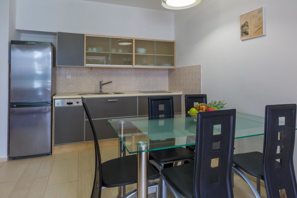 Apartment, 2 Queen Beds, Sea View H2 | Privat køkken | Køleskab/fryser i fuld størrelse, mikrobølgeovn, kogeplade