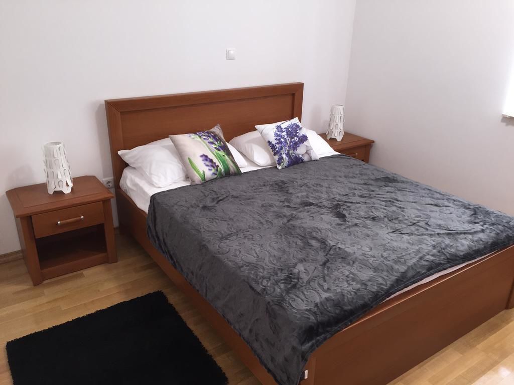 Appartement | Een kluis op de kamer, een strijkplank/strijkijzer, gratis babybedden