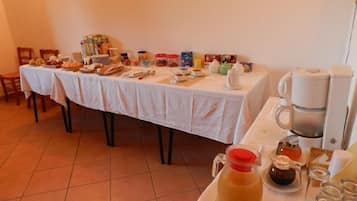 Free daily buffet breakfast