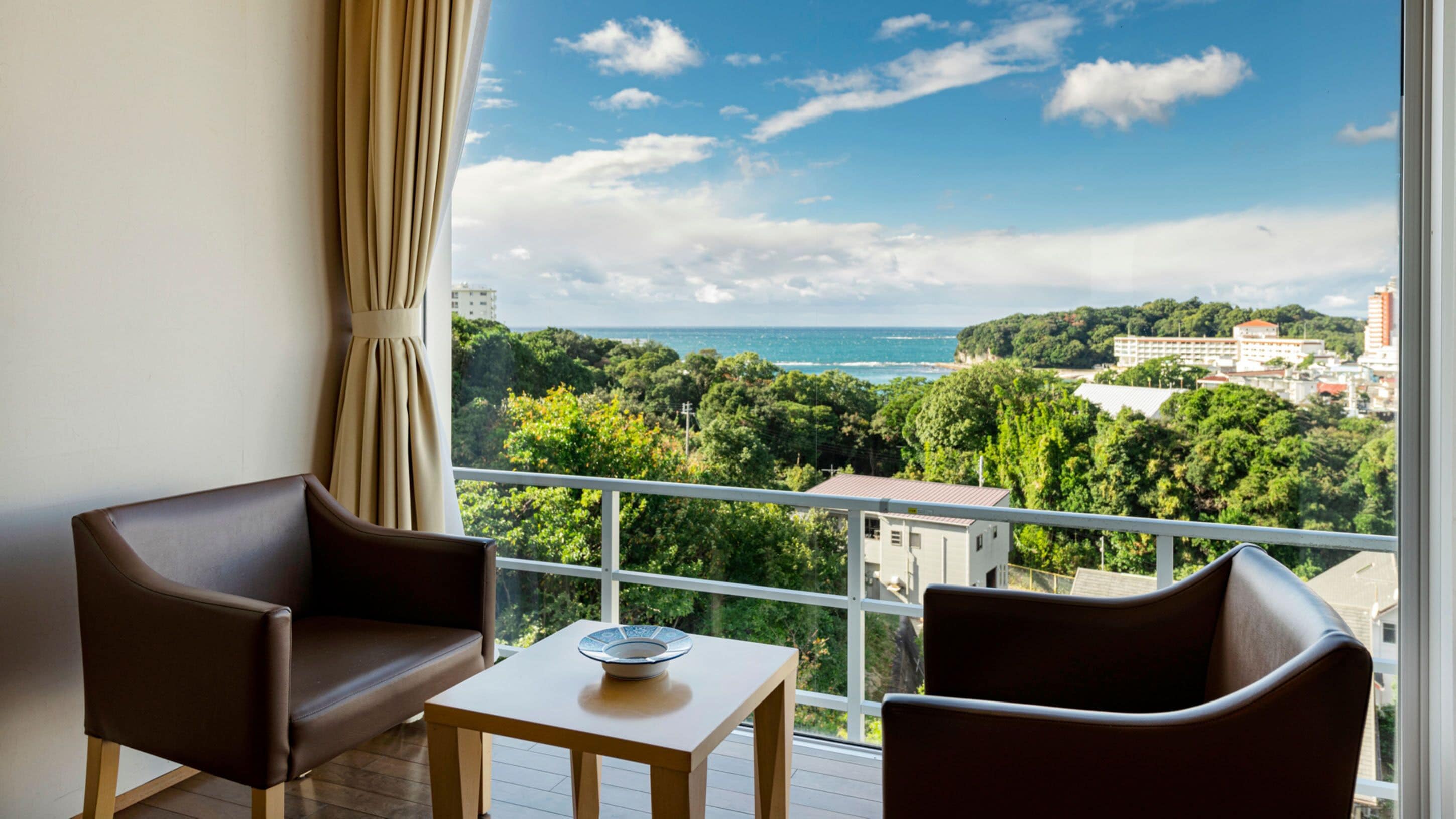 Caja fuerte, decoración individual, mobiliario individual y escritorio