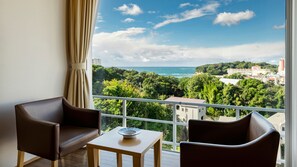 Caja de seguridad en la habitación y decoración personalizada