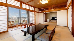 客房內保險箱、獨特裝潢、布置獨特、書桌