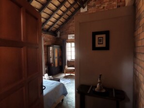 4 habitaciones, escritorio, tabla de planchar con plancha y wifi gratis 