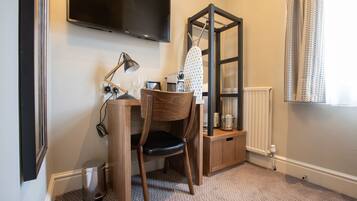 Chambre Simple | Bureau, rideaux occultants, fer et planche Ă repasser, Wi-Fi gratuit