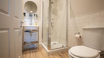 Habitación individual | Regadera en el baño