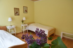 Apartment, 3 Bedrooms | Kalis bunyi, seterika/papan seterika, Wi-fi percuma, cadar katil 