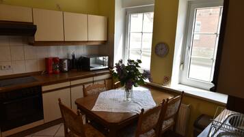 Apartment, 3 Bedrooms | Private kitchen | Fridge, microwave, oven, stovetop