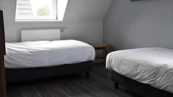 Ropa de cama de alta calidad y escritorio