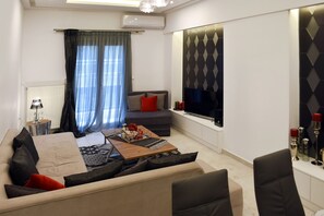 Luxury Apartment (Narcissus) | Living room | Flat-screen TV - Narcissus Luxury Apt Must (Thessaloniki)