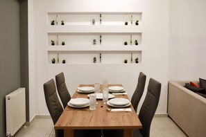 Luxury Apartment (Narcissus) | In-room dining - Narcissus Luxury Apt Must (Thessaloniki)