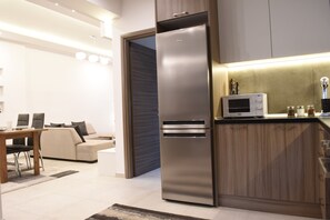 Luxury-Apartment (Narcissus) | Eigene Küche | Großer Kühlschrank, Mikrowelle, Ofen, Herdplatte