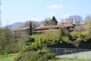 Vista frontal de la propiedad