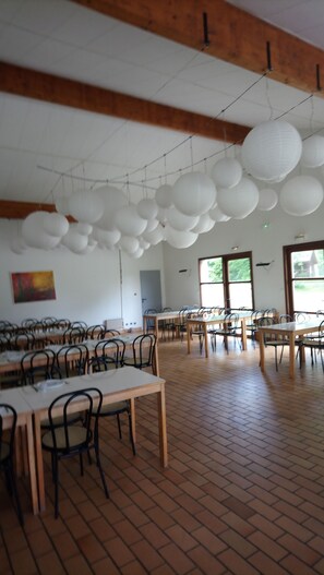 Daily continental breakfast for a fee - Le Relais du Bois Perché (Aspet)