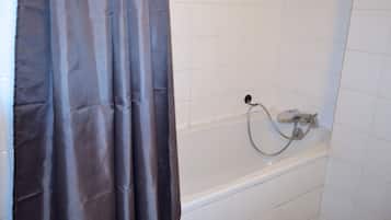 Deep-soaking bathtub