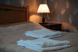 Chambre Triple Standard, 1 lit double et 1 canapé-lit, vue jardin | Fer et planche à repasser, lits pliants/supplémentaires, Wi-Fi gratuit