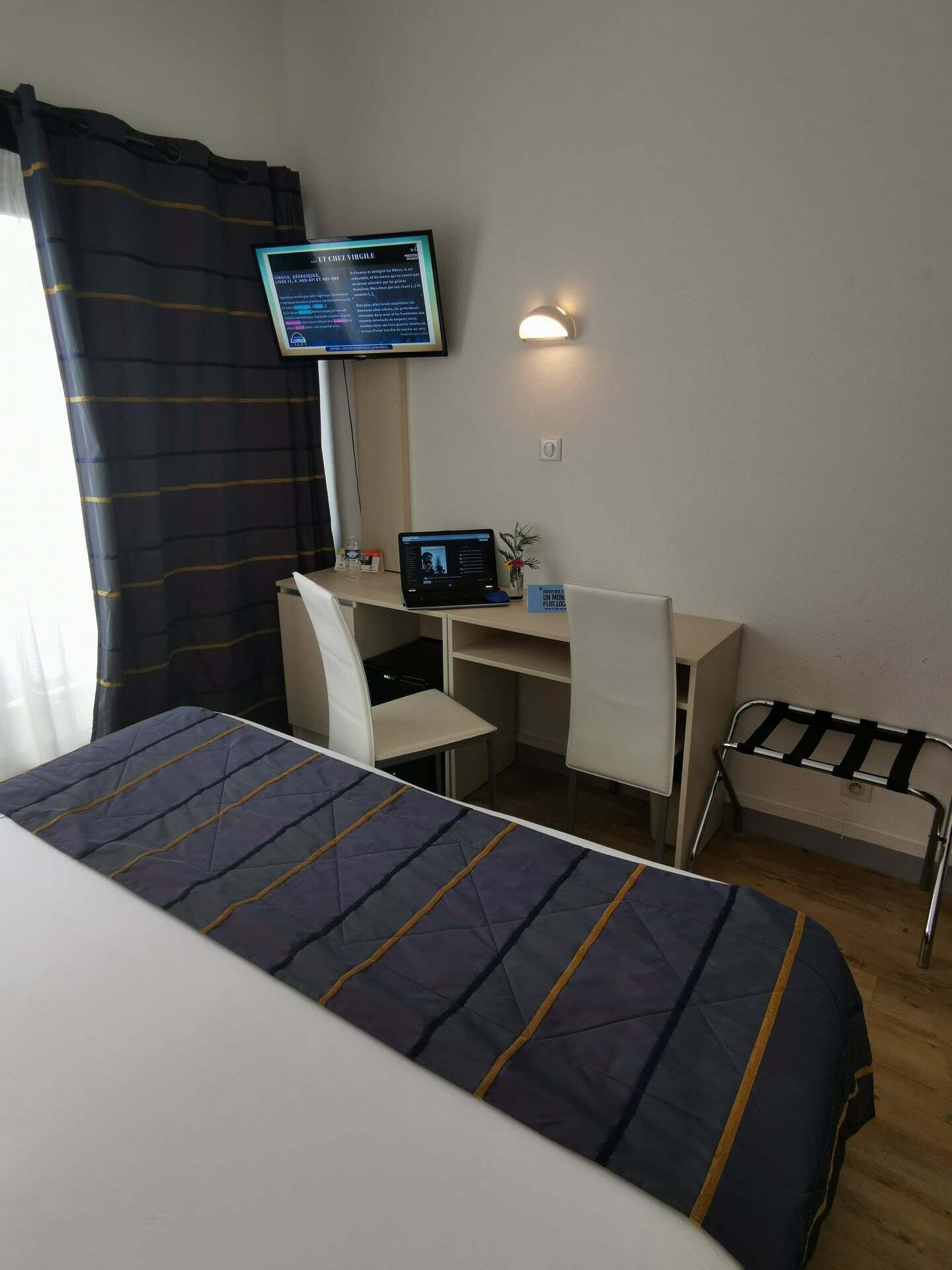 standard double room, 1 king bed | 1 bedroom, individually decorated, individually furnished, desk