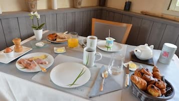 Petit déjeuner buffet (15 EUR par personne)
