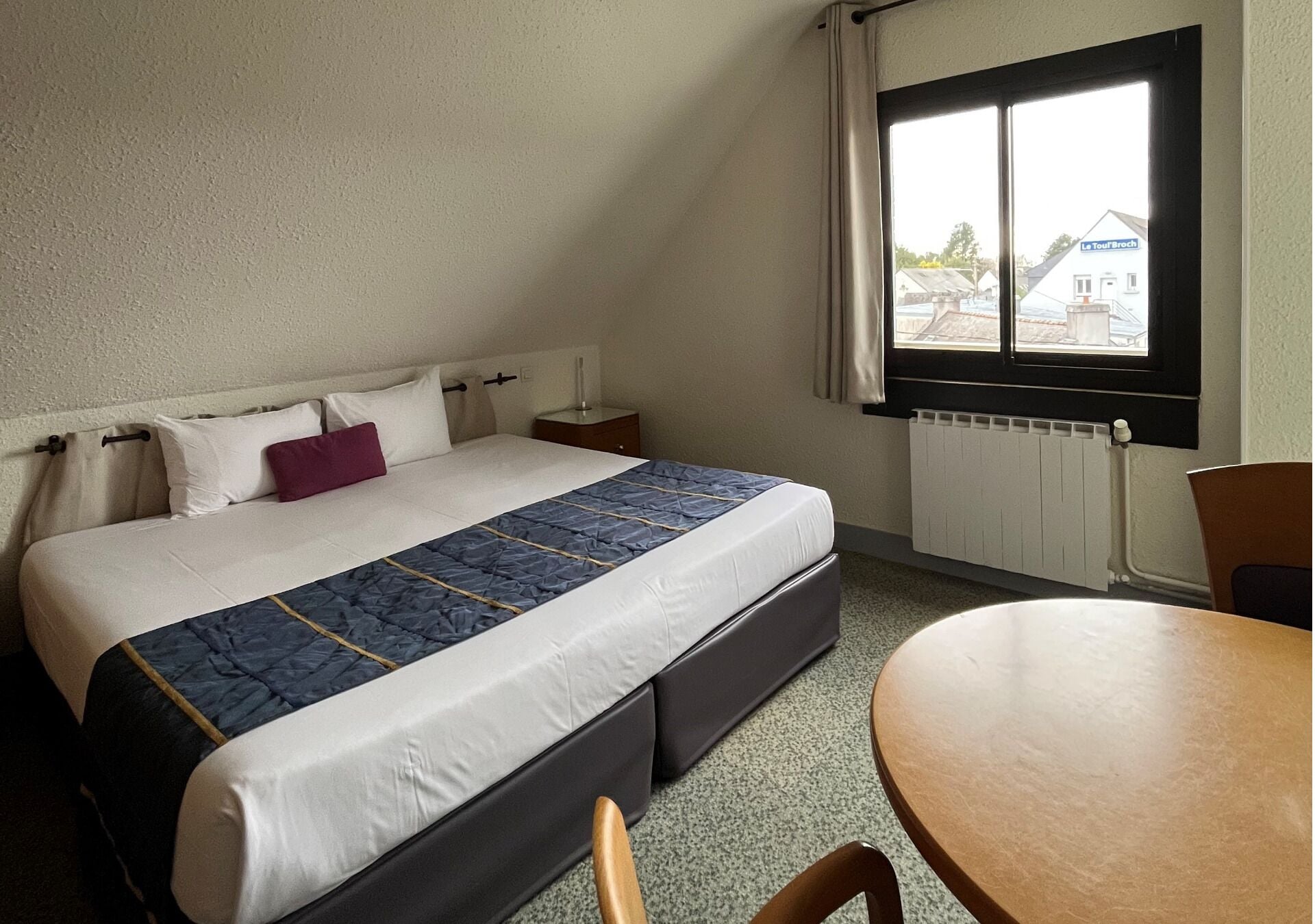 Decoración personalizada, muebles diferentes y escritorio 