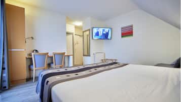 Superior tweepersoonskamer | Individueel gedecoreerd, individueel gemeubileerd, een bureau