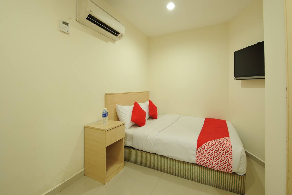 ห้องสแตนดาร์ดดับเบิล, เตียงใหญ่ 1 เตียง | โต๊ะทำงาน, เตารีด/โต๊ะรีดผ้า, Wi-Fi ฟรี, ผ้าปูที่นอน