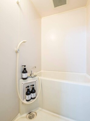 룸 (603) | 욕실 | 별도의 욕조 및 샤워 시설, 전신 욕조, 무료 세면용품, 헤어드라이어