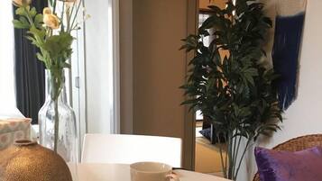 705 | Desk, WiFi (free), bed sheets