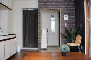 702 | Desk, free WiFi, bed sheets - nid Daikoku Casa Ami (Osaka)