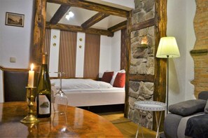 Hypo-allergenic bedding, minibar, in-room safe, individually decorated - Hotel Mohrenbrunnen (Eisenberg)