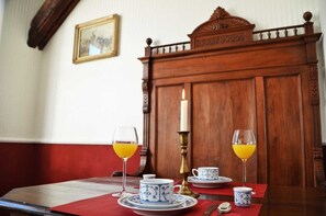 In-room dining - Hotel Mohrenbrunnen (Eisenberg)