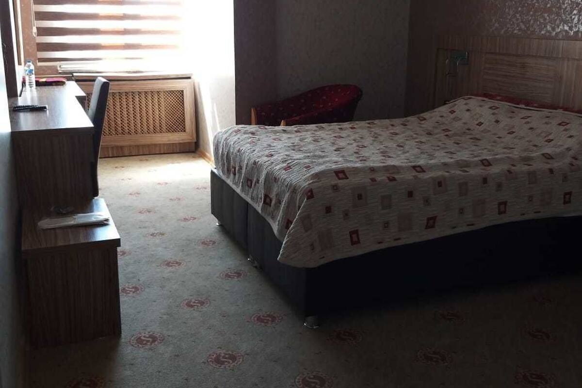 Minibar, free WiFi, bed sheets