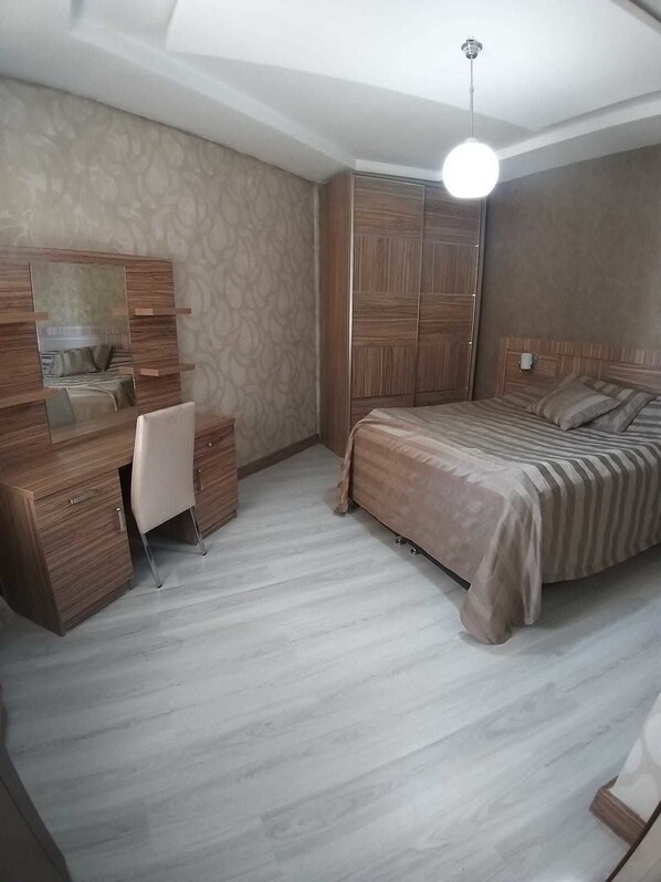 Minibar, free WiFi, bed sheets