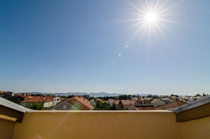 A residential area with houses and a clear sky. - Apartments Amico (Zadar)