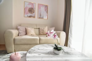 Apartment, 1 Bedroom, Sea View (Ana) | Living area | 43-inch LED TV with digital channels