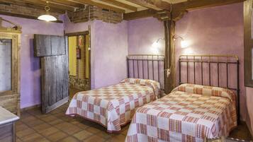 Double or Twin Room | 1 bedroom, free cots/infant beds, rollaway beds, free WiFi