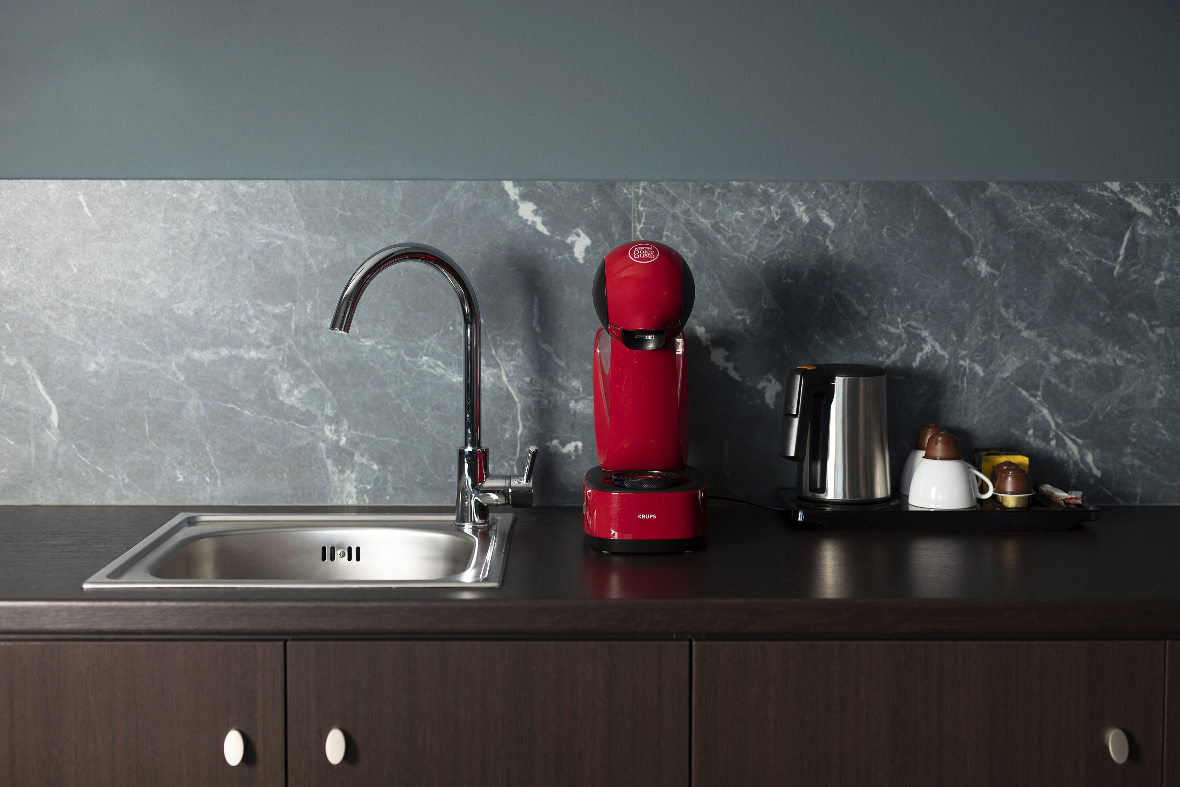 junior suite, city view | living area | smart tv