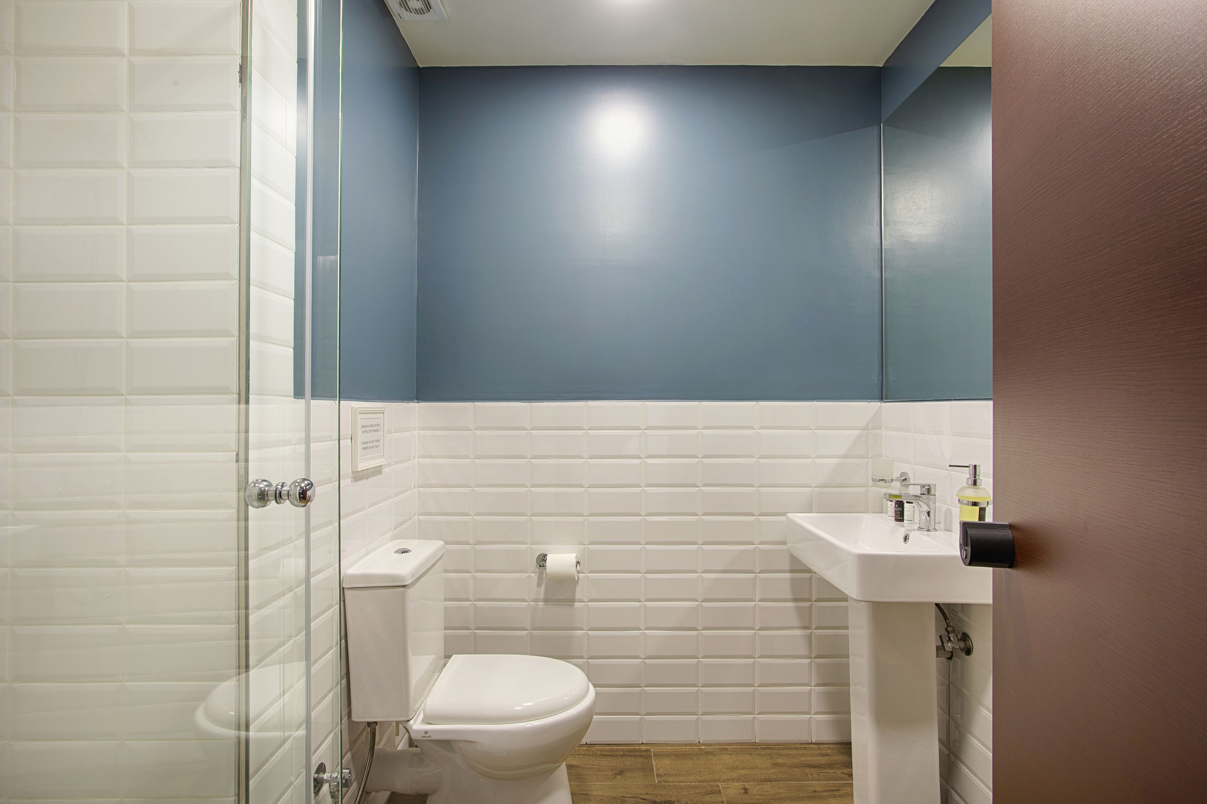 standard room (1st floor) | bathroom | shower, free toiletries, hair dryer, towels