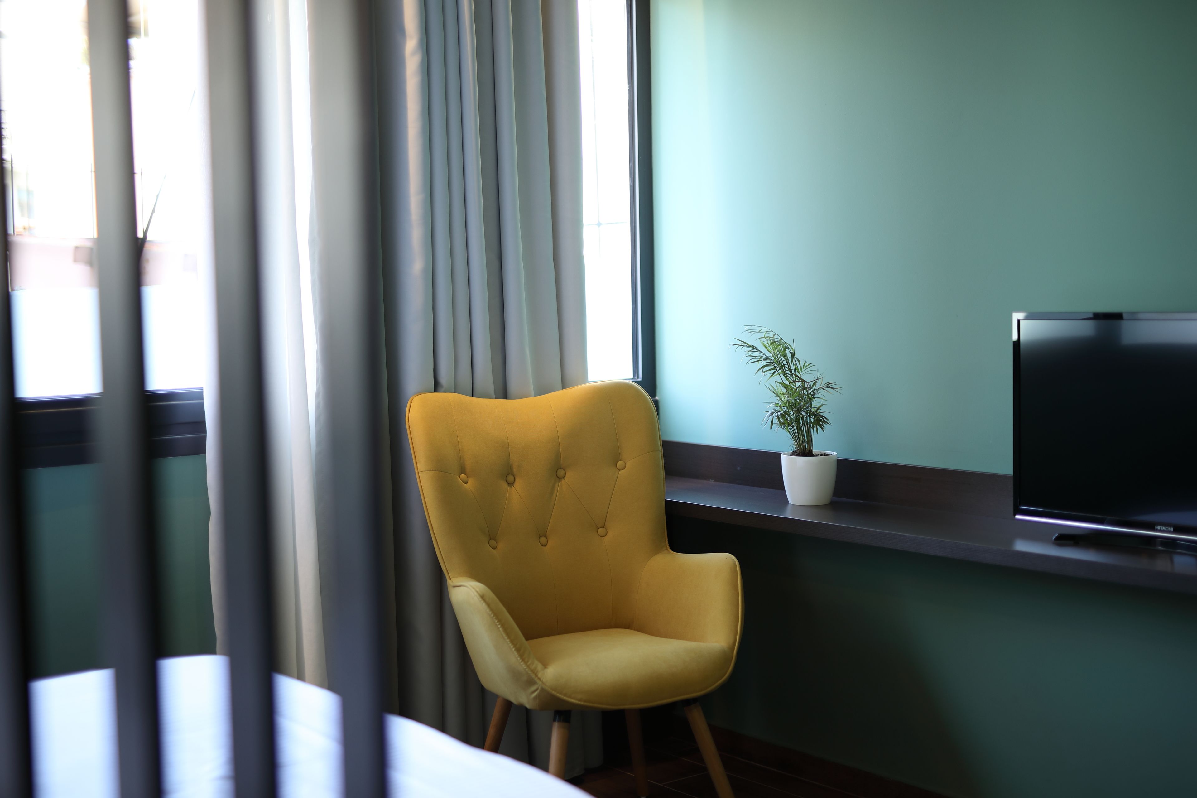 junior suite, city view | living area | smart tv