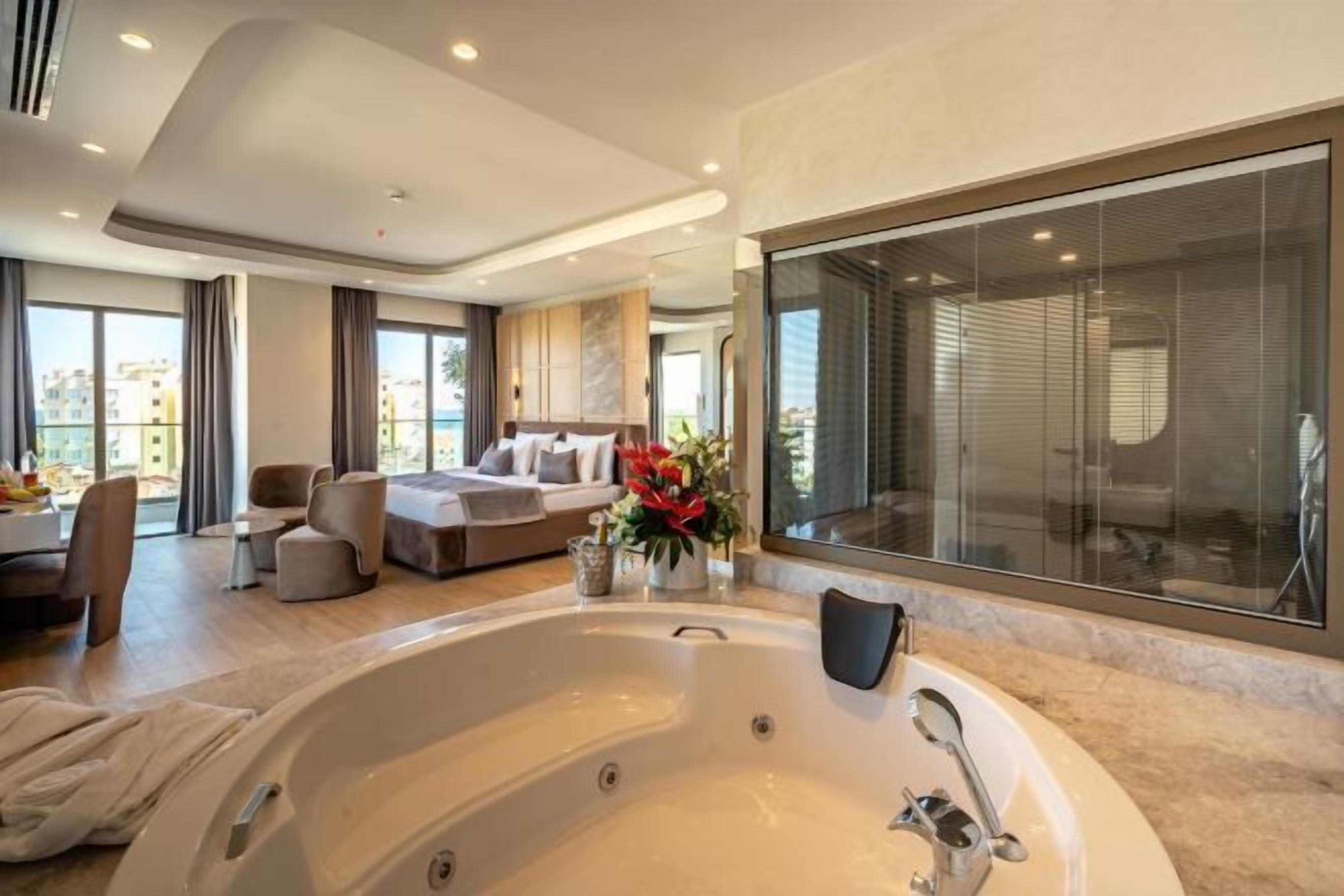 Salle de bain | Articles de toilette (gratuits), séchoir à cheveux, peignoirs